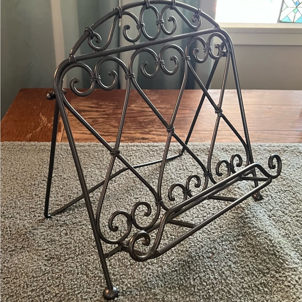 ❤️ Elegant Pewter Color Metal Cookbook Stand Well Crafted and Collapsible 😊